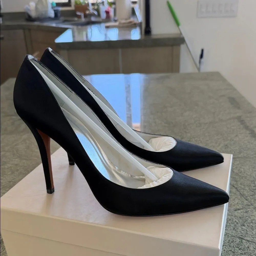 New Stuart Weitzman Elegant Black Heels